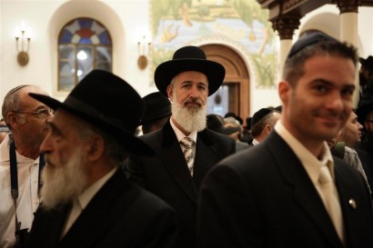 התרפס בפני העולם? הרב מצגר בחורבה (פלאש 90)