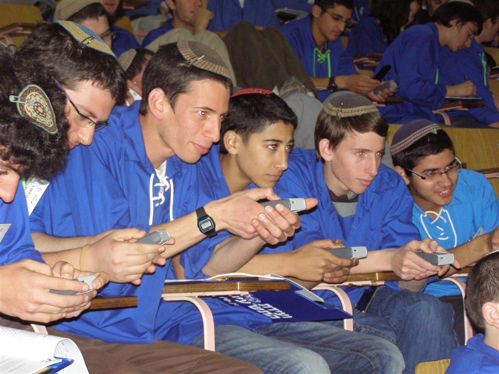 עזרא נסגרו על עצמם: אנחנו לא חרדים