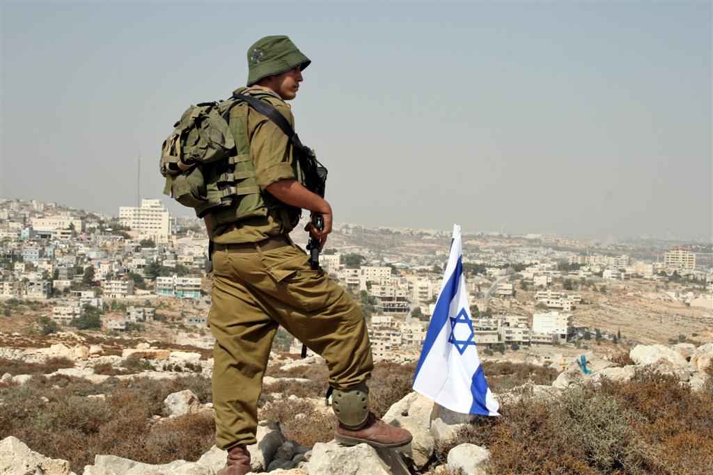 האם הנאמנות לדגל ולמדינה פוגעת במוסר האנושי?