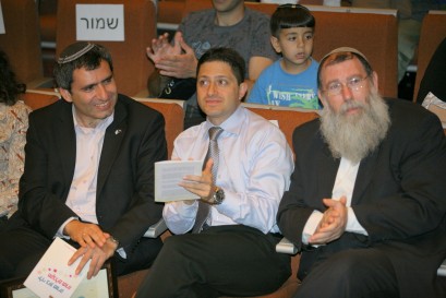 הרב שמעון כהן ראש העיר דנילוביץ' וח"כ אלקין נהנים בצוותא