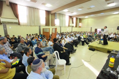 זוכרים את הרה"ג אליהו: מאות אנשים הגיעו לעצרת