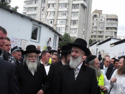 גם הרב הראשי לישראל מבקר באומן