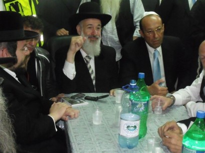 גם הרב הראשי לישראל מבקר באומן