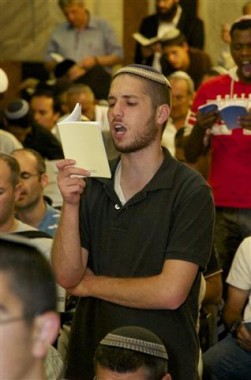 תמונות ממעמד הסליחות המרכזי במערת המכפלה