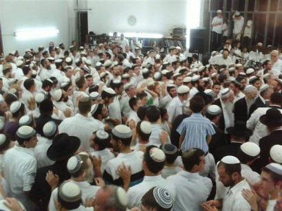 תמונות משמחת בית השואבה בישיבת "מרכז הרב"