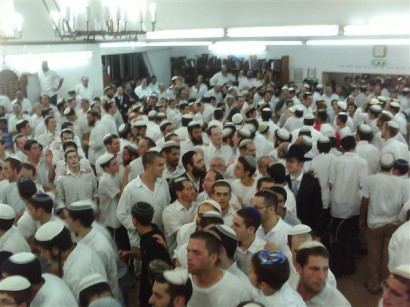 תמונות משמחת בית השואבה בישיבת "מרכז הרב"