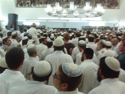 תמונות משמחת בית השואבה בישיבת "מרכז הרב"