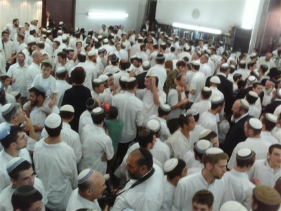 תמונות משמחת בית השואבה בישיבת "מרכז הרב"