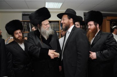 סוכת שלום: כשהאדמו"ר ערך טיש בישיבת ההסדר…