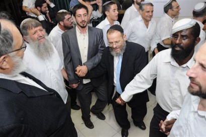 סוכת שלום: כשהאדמו"ר ערך טיש בישיבת ההסדר…
