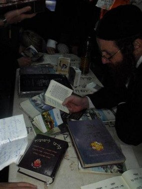 תמונות מהילולת 'בעל הפתקא' ר' ישראל אודסר ז"ל