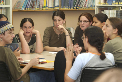 מחקר: לימודים בהפרדה בין בנים לבנות משפרים השגים