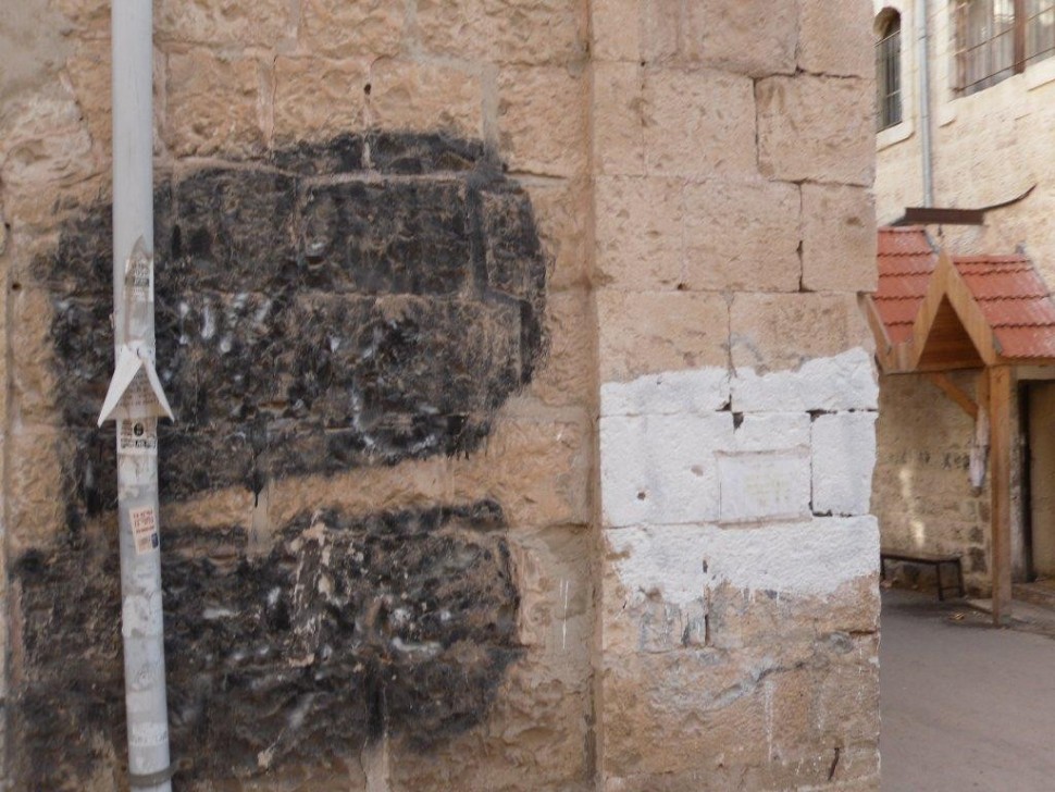 מאה שערים חוזרת בתשובה: נמחקו דגלי פלסטין מהקירות