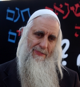 צפו באהוד בנאי שר בערב תפילה לרפואת הרב פרומן