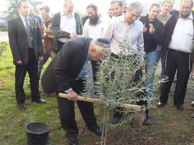 השר נאמן במכינת מעוז: "אתם מחזירים את התורה ללוד"