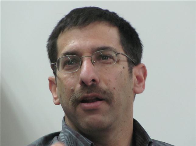 אורבך לשמאל: למה ביקור בקבר רבין כן, ובחברון לא?