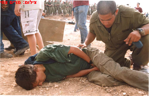 ההסטוריה של האלימות המשטרתית בחוות גלעד