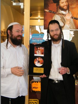 פורים שמייח: חיליק פרנק חוגג אלבום זהב