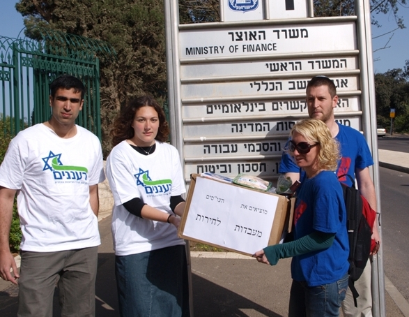 צעירי הציונות הדתית שלחו חבילת מזון לשר האוצר