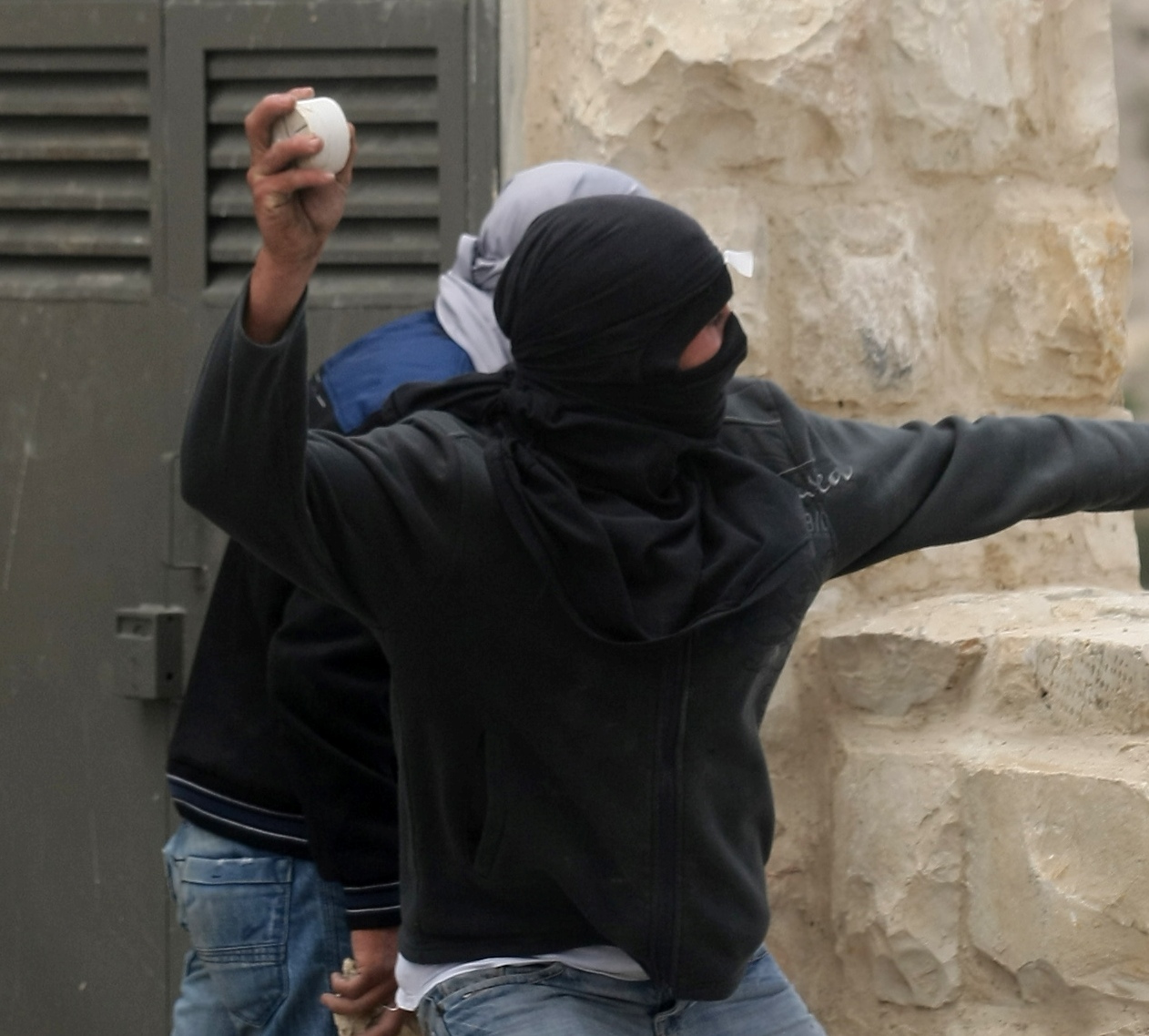 פלסטיני ניסה לפגוע בחברי כנסת מהאיחוד הלאומי