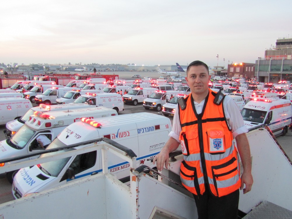 תיעוד הדרמה בנתב"ג: עשרות אמבולנסים ורכבי הצלה