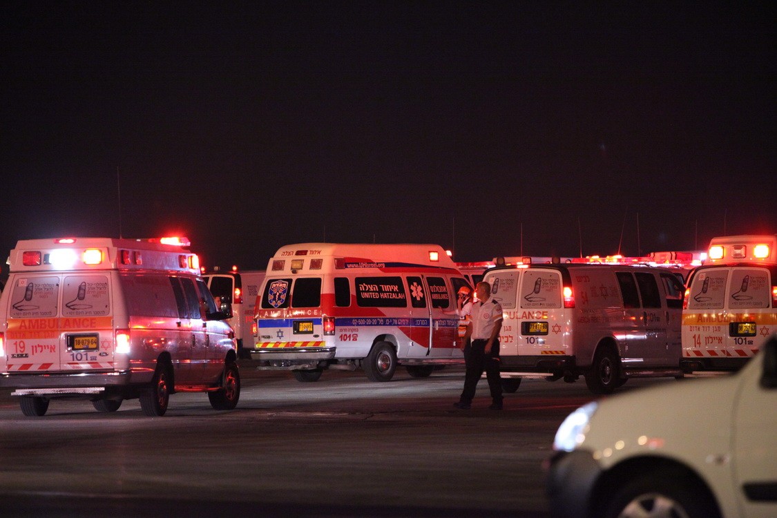 תיעוד הדרמה בנתב"ג: עשרות אמבולנסים ורכבי הצלה