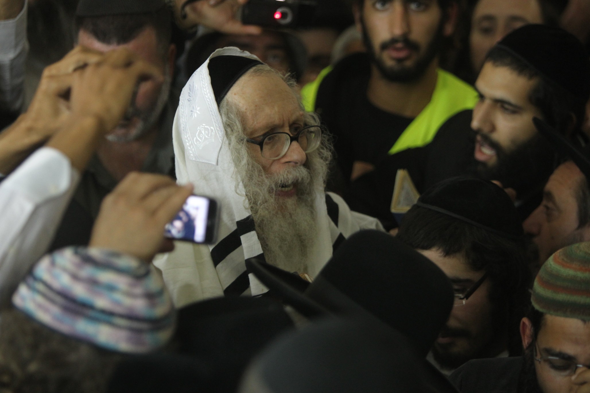 שיא: 3,000 מתפללים בקבר יוסף בליל "יסוד שביסוד"