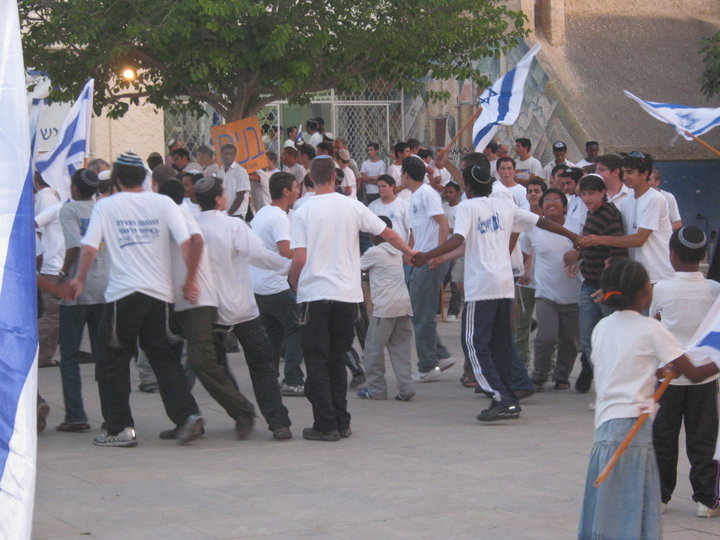 חוגגים בנגב את יום ירושלים: ריקוד דגלים בערד
