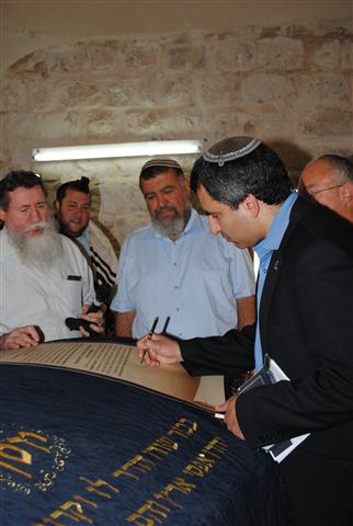 לאחר 11 שנה: ביקור ראשון בקבר יוסף באור יום