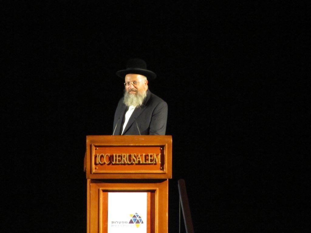 תמונות מהעצרת במלאות שנה לפטירת הרב מרדכי אליהו זצ"ל