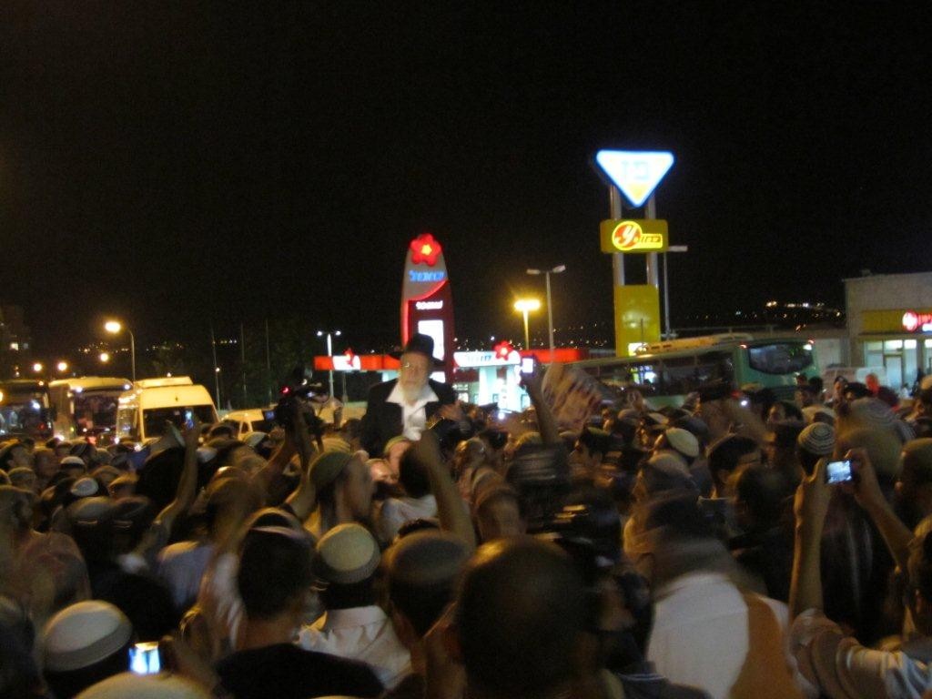 תמונות: כך התקבל הרב דב ליאור כשחזר לירושלים