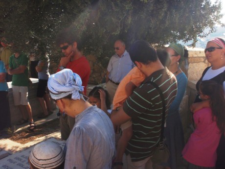 שש שנים להתנתקות: אזכרה לחללי הגוש שהוצאו מקברם