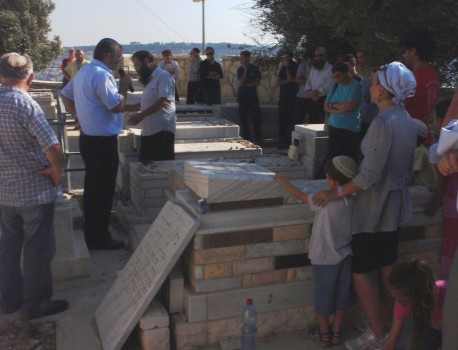 שש שנים להתנתקות: אזכרה לחללי הגוש שהוצאו מקברם