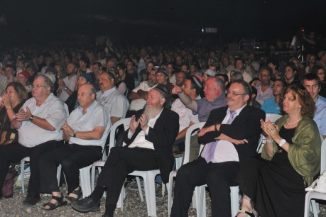 אברהם פריד בהופעה ראשונה בשומרון: אתם כמו משפחה