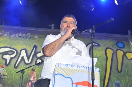 אברהם פריד בהופעה ראשונה בשומרון: אתם כמו משפחה