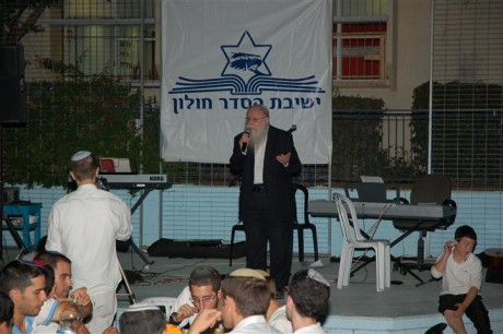 כל בניי יראי שמים ולומדי תורה בזכות שגדלו בערים חילוניות