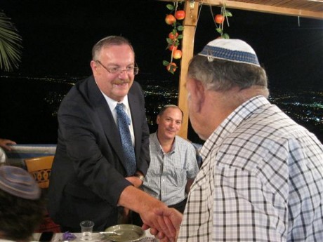 אושפיזין בסוכת שר המדע: זוכה פרס נובל לכימיה