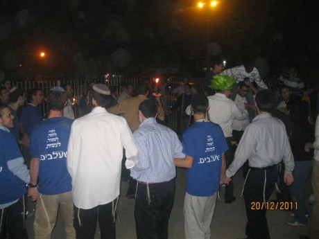 ערבים הציתו בית כנסת בעיר העתיקה של רמלה