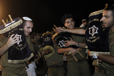כך התקבלה פסיקת הרבנות הצבאית בעניין שירת נשים