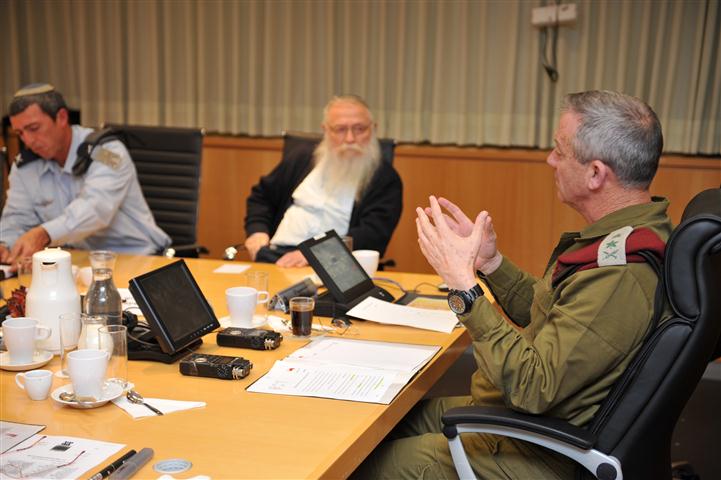 הרמטכ"ל וראשי הישיבות: הרבצ"ר הוא הסמכות בצה"ל