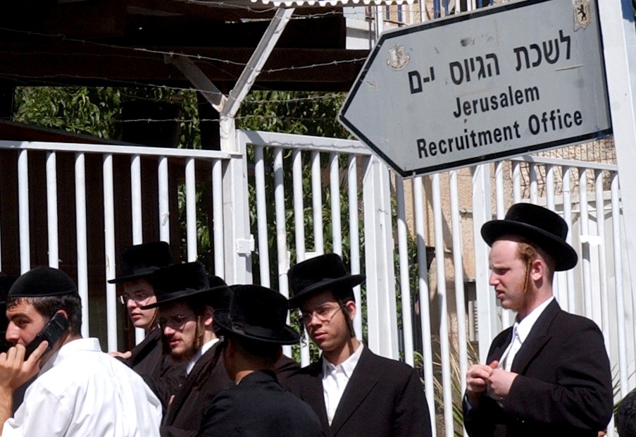כשלון ליאיר לפיד: קמפיין גיוס החרדים לא מעניין את הציבור