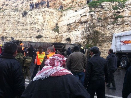 5 ילדים פלסטינים נהרגו בתאונה קשה בין משאית לאוטובוס
