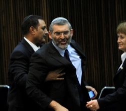 אמר לאהרונוביץ "תפסיק להתחמק" והוצא מהמליאה