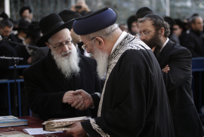 תמונות: התפילות בכותל לרפואת הרב יעקב יוסף
