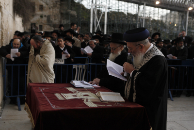 תמונות: התפילות בכותל לרפואת הרב יעקב יוסף