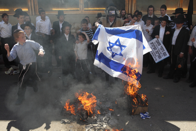 כשנטורי קרתא שרפו אתמול דגל ישראל הציונים נצחו