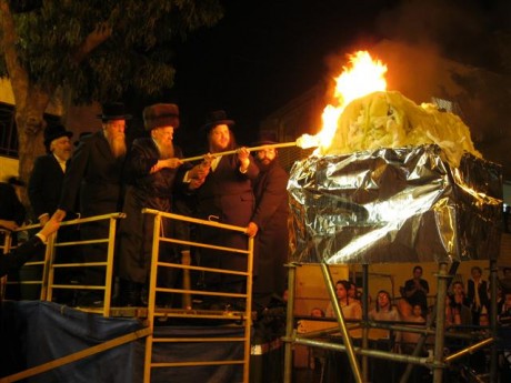 השר הרשקוביץ בחגיגת ל"ג בעומר של חסידות ויז'ניץ