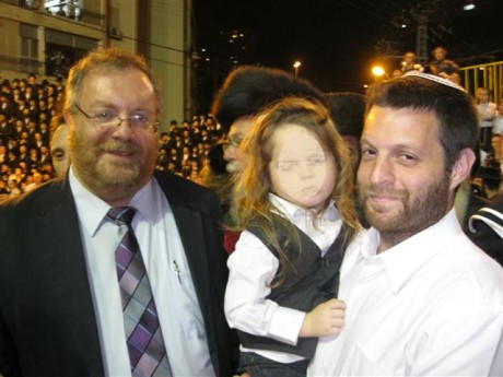 השר הרשקוביץ בחגיגת ל"ג בעומר של חסידות ויז'ניץ