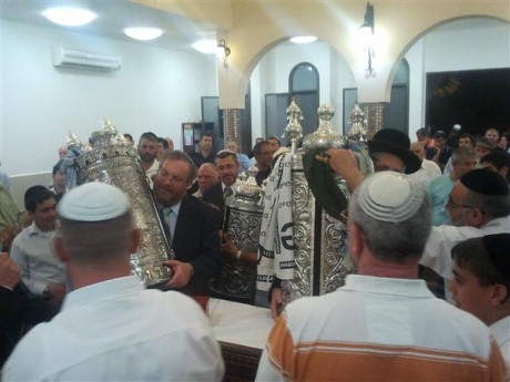 המשפחה נהרגה כשחזרה מהכנסת ספר תורה של הסבא