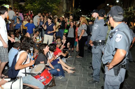סכנה: אנרכיה מימין ומשמאל